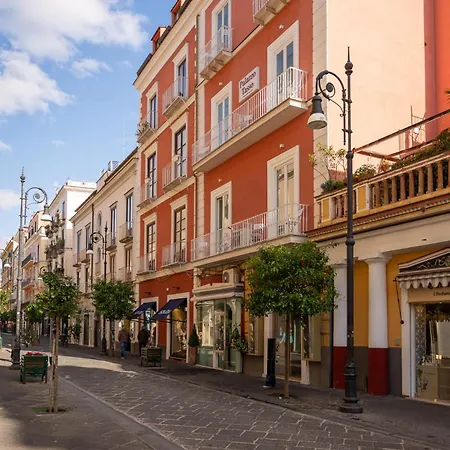 Palazzo Tasso Bed & Breakfast 4*