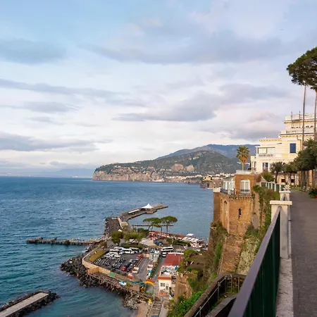 Bed & Breakfast Palazzo Tasso 4*