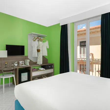 Palazzo Tasso לינה וארוחת בוקר 2*